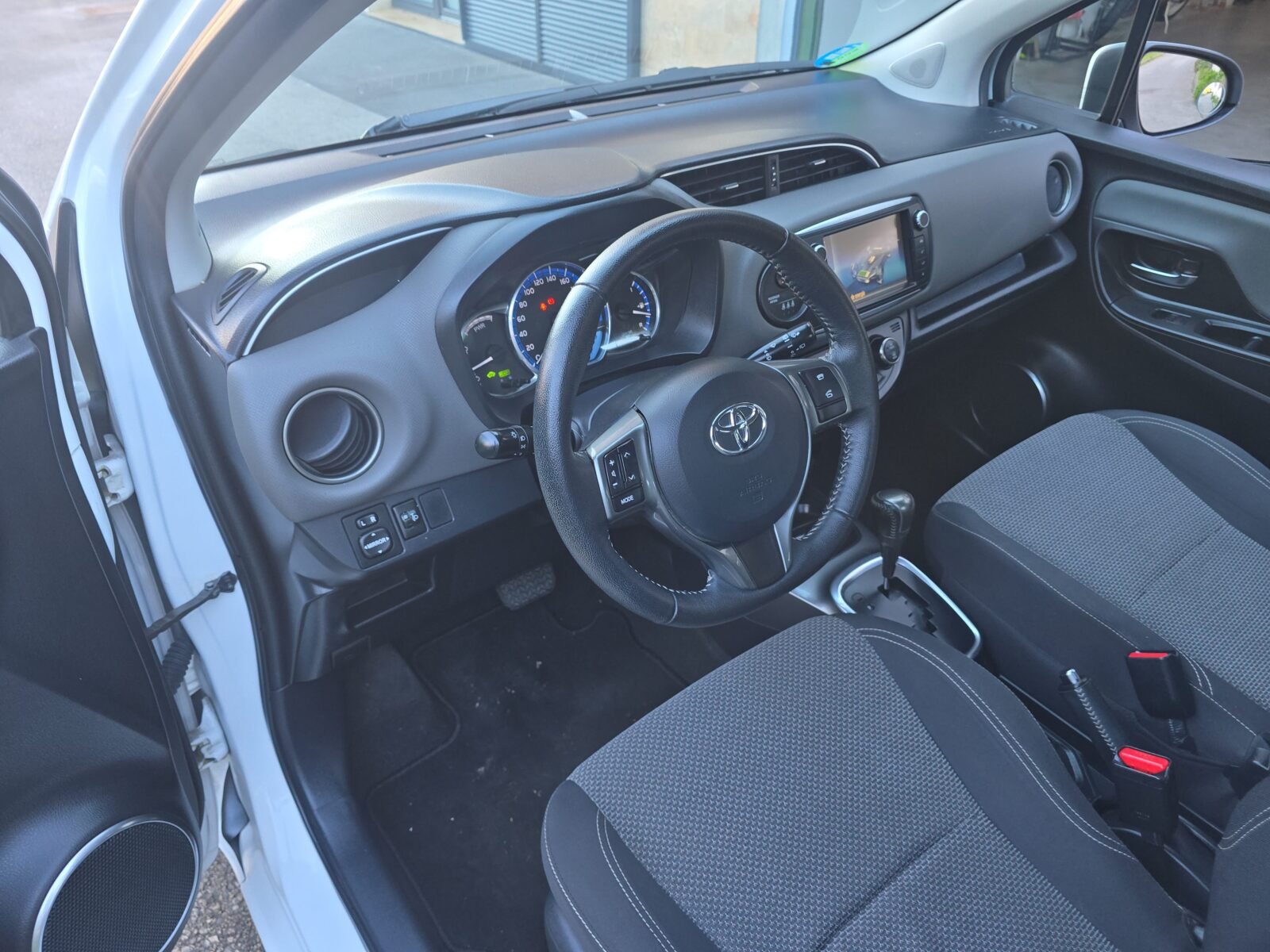 TOYOTA YARIS 1.5VVTI HYBRID ACTIVE