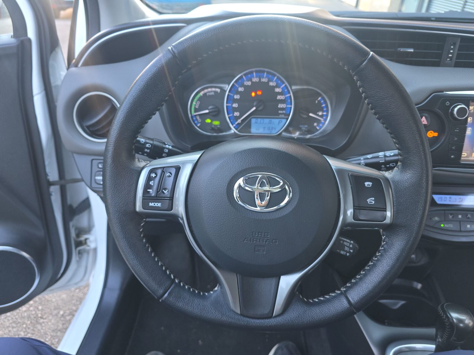TOYOTA YARIS 1.5VVTI HYBRID ACTIVE